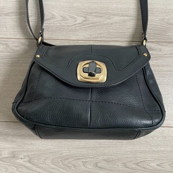 B Makowsky Leather Flap Top Cross Body Bag Lock Hardware Black Fashion Trendy - Picture 3 of 9